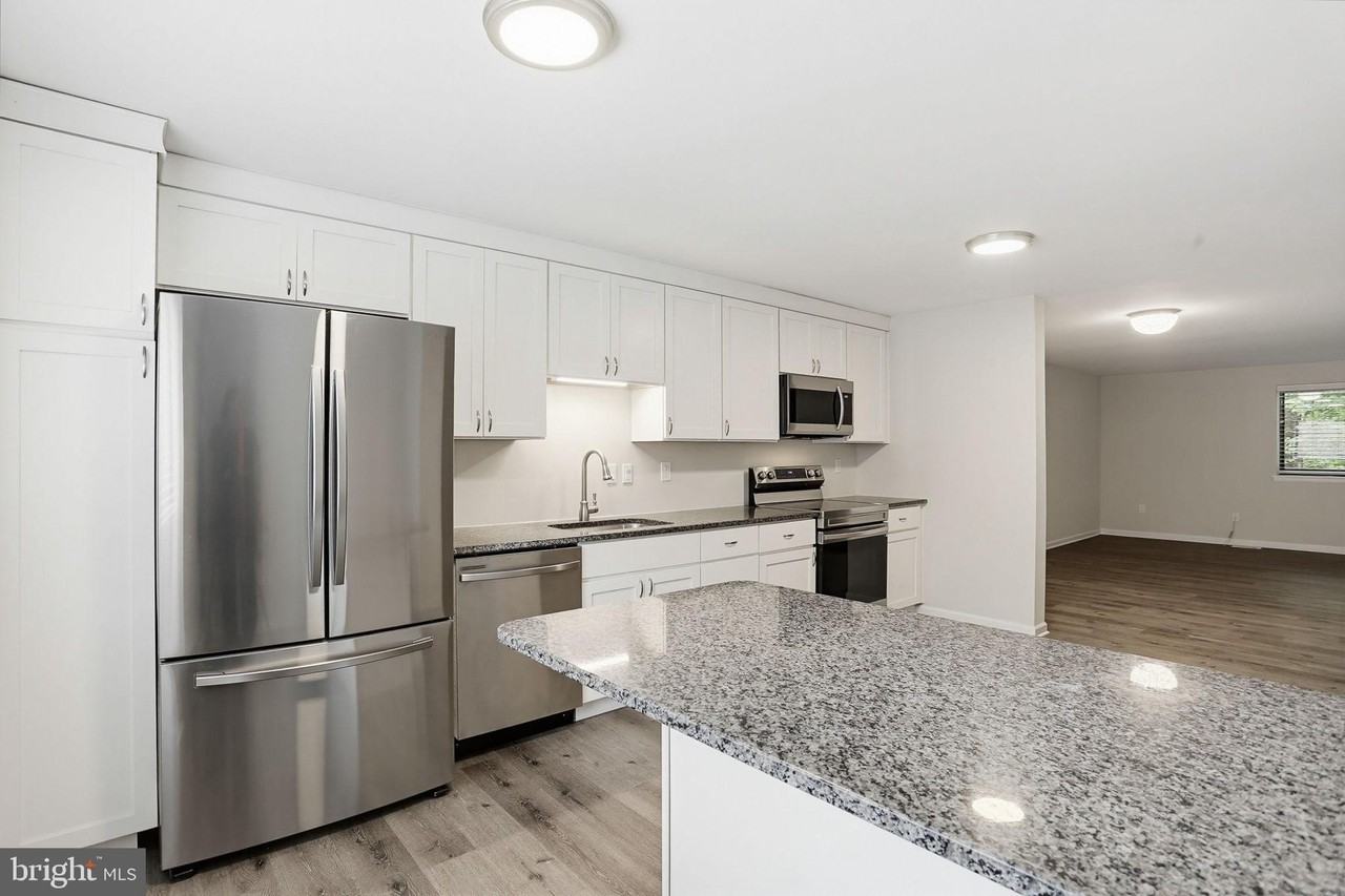 8957 Skyrock Ct - Photo 4 of 45