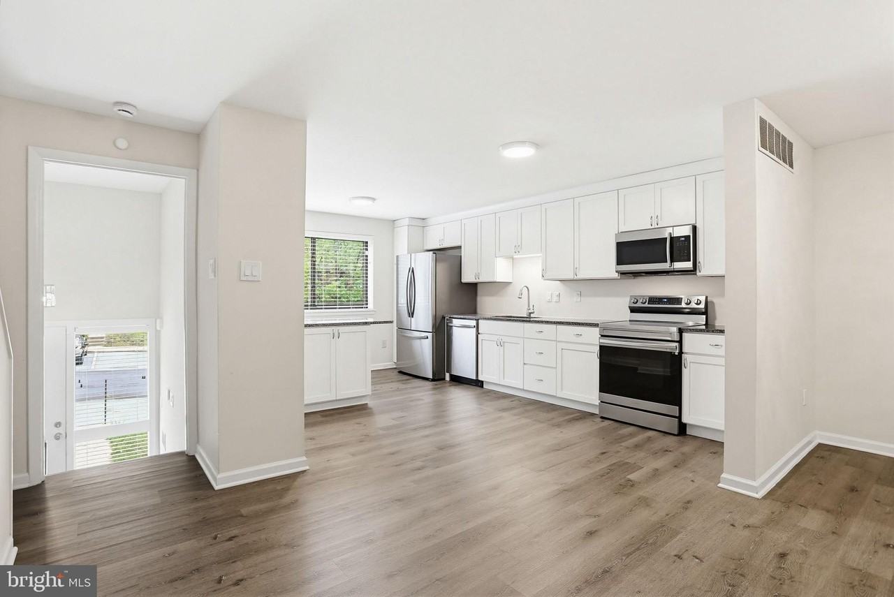 8957 Skyrock Ct - Photo 7 of 45