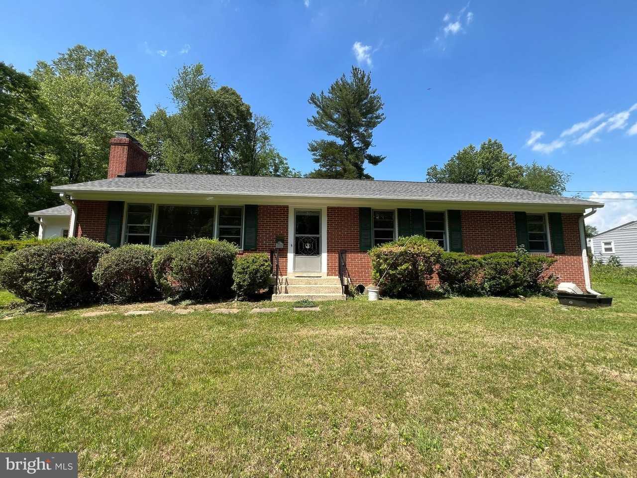10001 Woodhill Rd - Photo 3 of 30