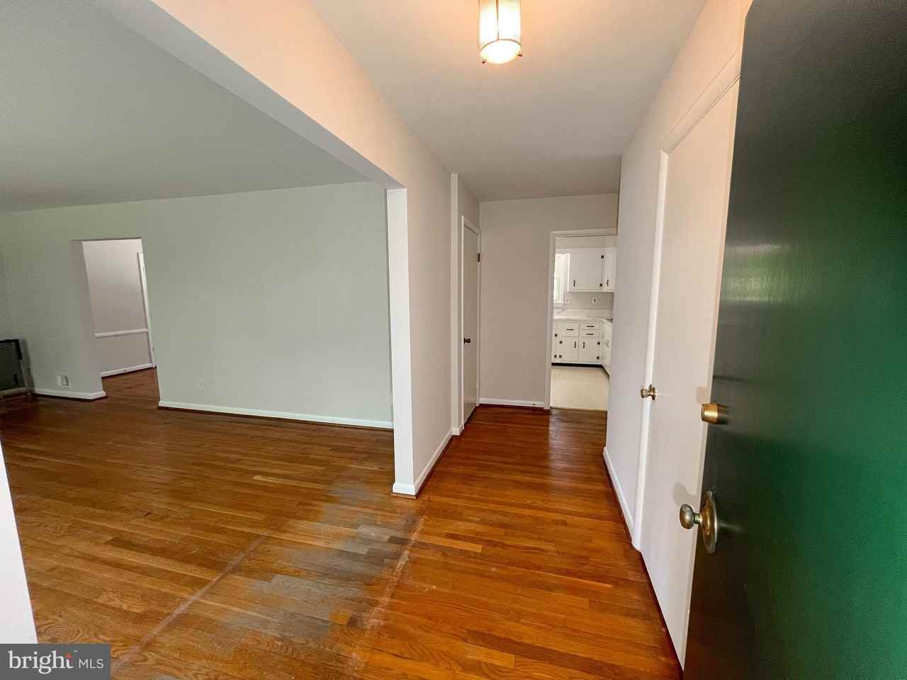 10001 Woodhill Rd - Photo 4 of 30