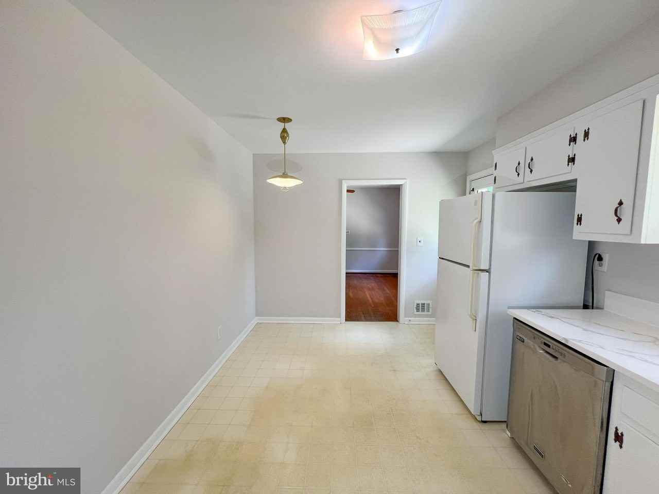 10001 Woodhill Rd - Photo 7 of 30
