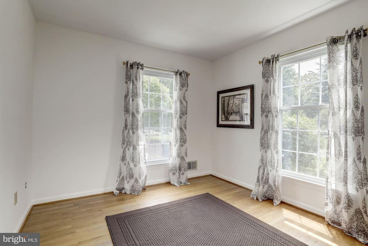 10239 Gainsborough Rd - Photo 4 of 21