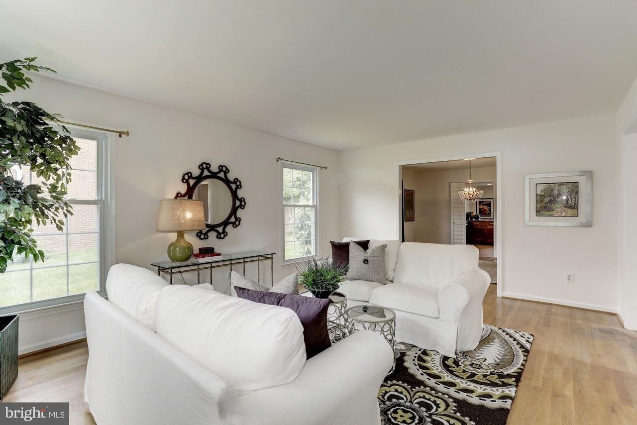 10239 Gainsborough Rd - Photo 6 of 21