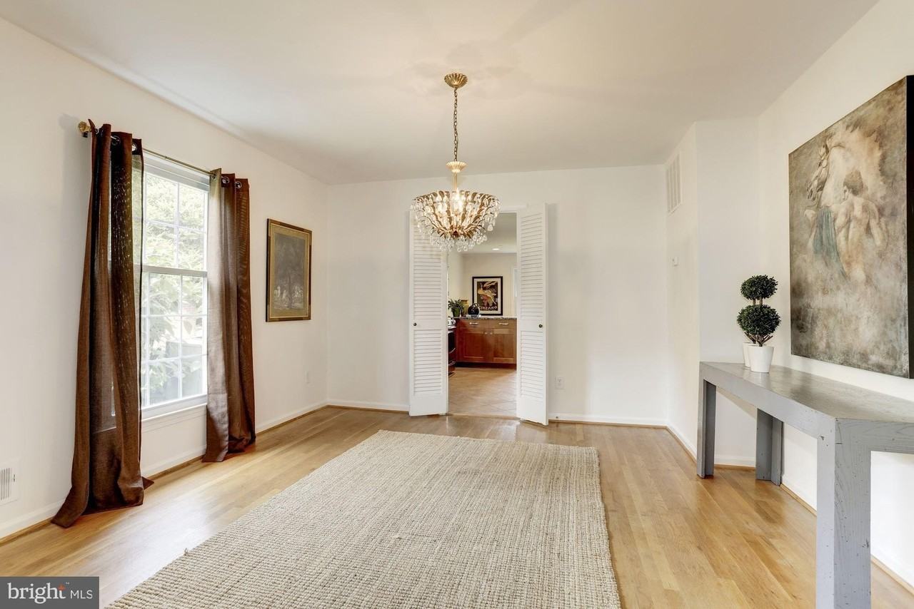 10239 Gainsborough Rd - Photo 7 of 21
