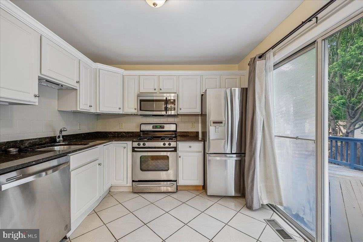 8215 Mallory Ter - Photo 3 of 21