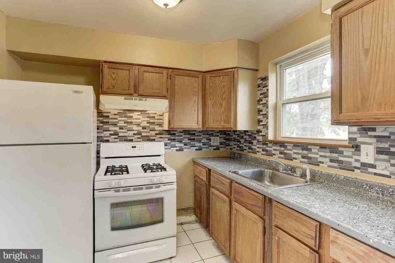 1925 Addison Rd S - Photo 6 of 9