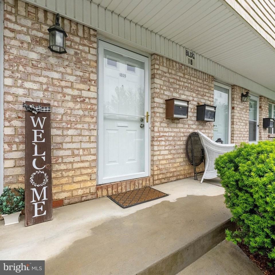 1809 Silver Ct - Photo 2 of 25