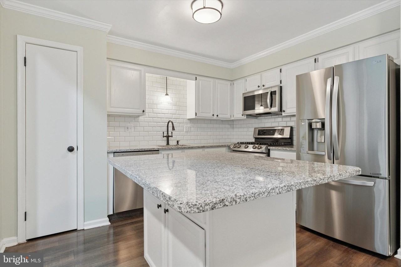 3 Ardsley Ct - Photo 6 of 15