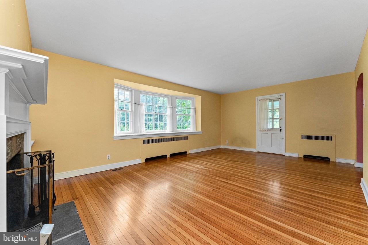471 Athens Ave - Photo 4 of 30