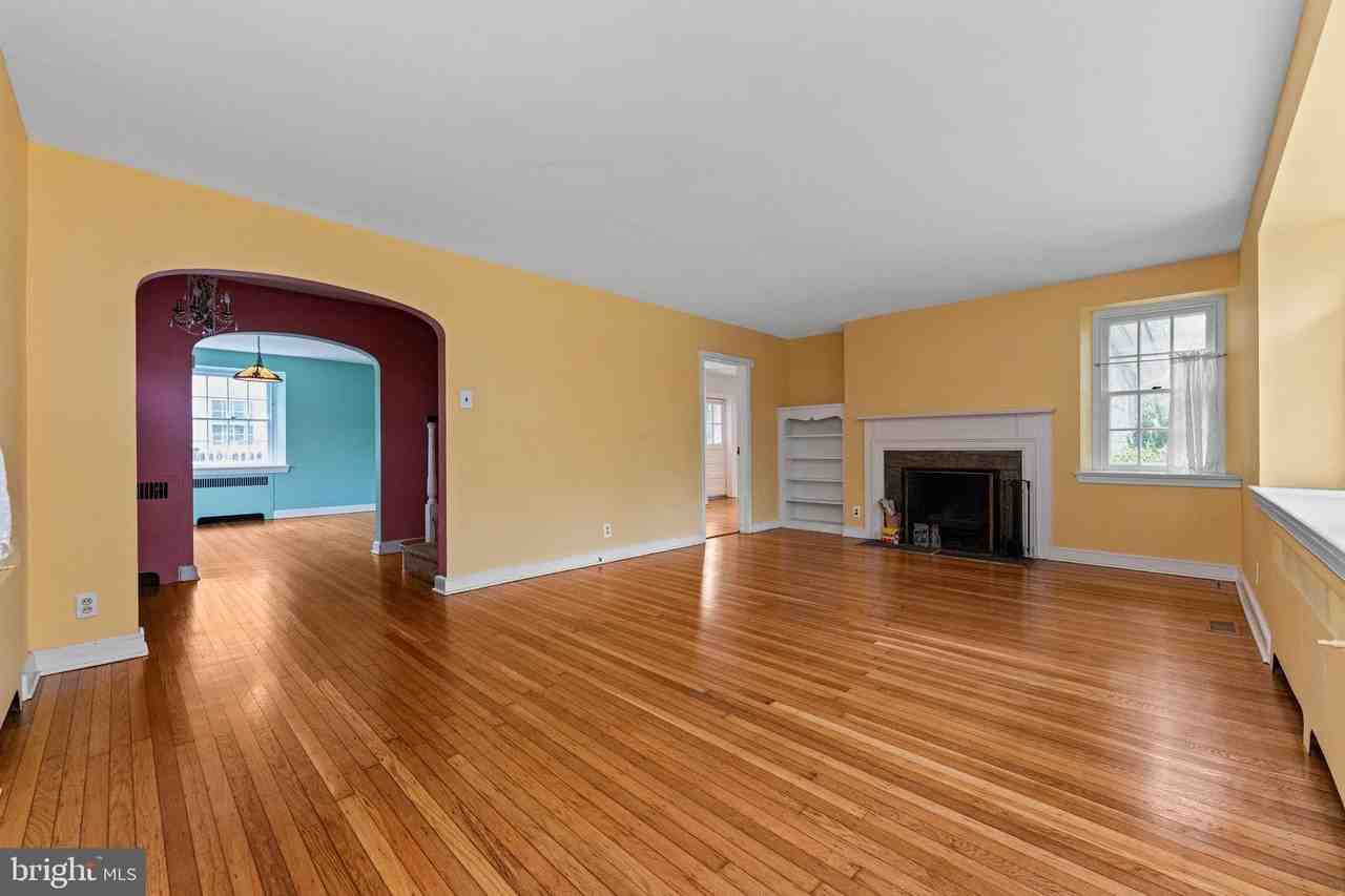 471 Athens Ave - Photo 5 of 30