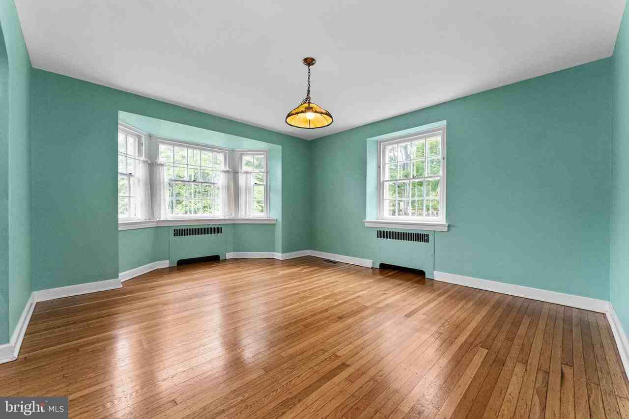 471 Athens Ave - Photo 6 of 30