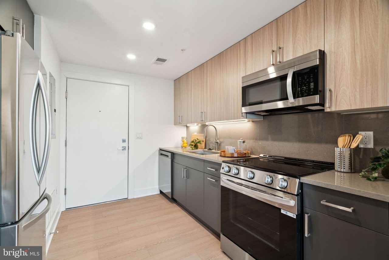 2000 Dreer St #303 - Photo 3 of 43