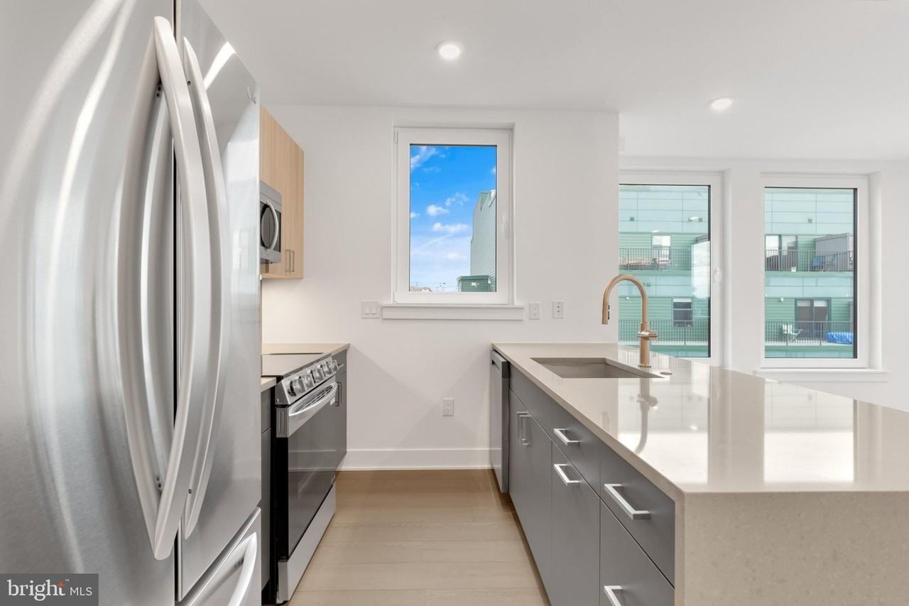 2000 Dreer St #501 - Photo 4 of 45
