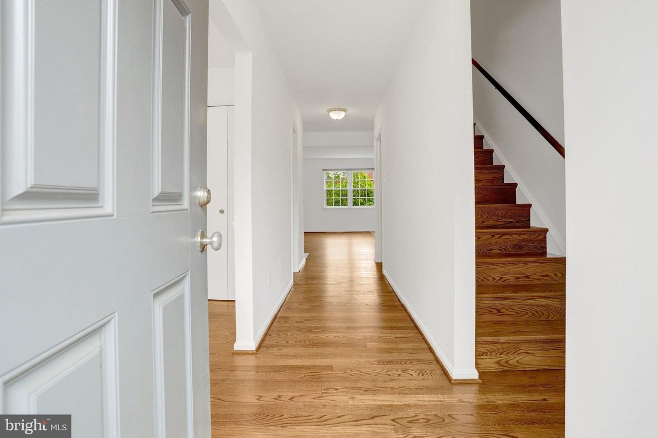 2225 N Tuckahoe St - Photo 3 of 34