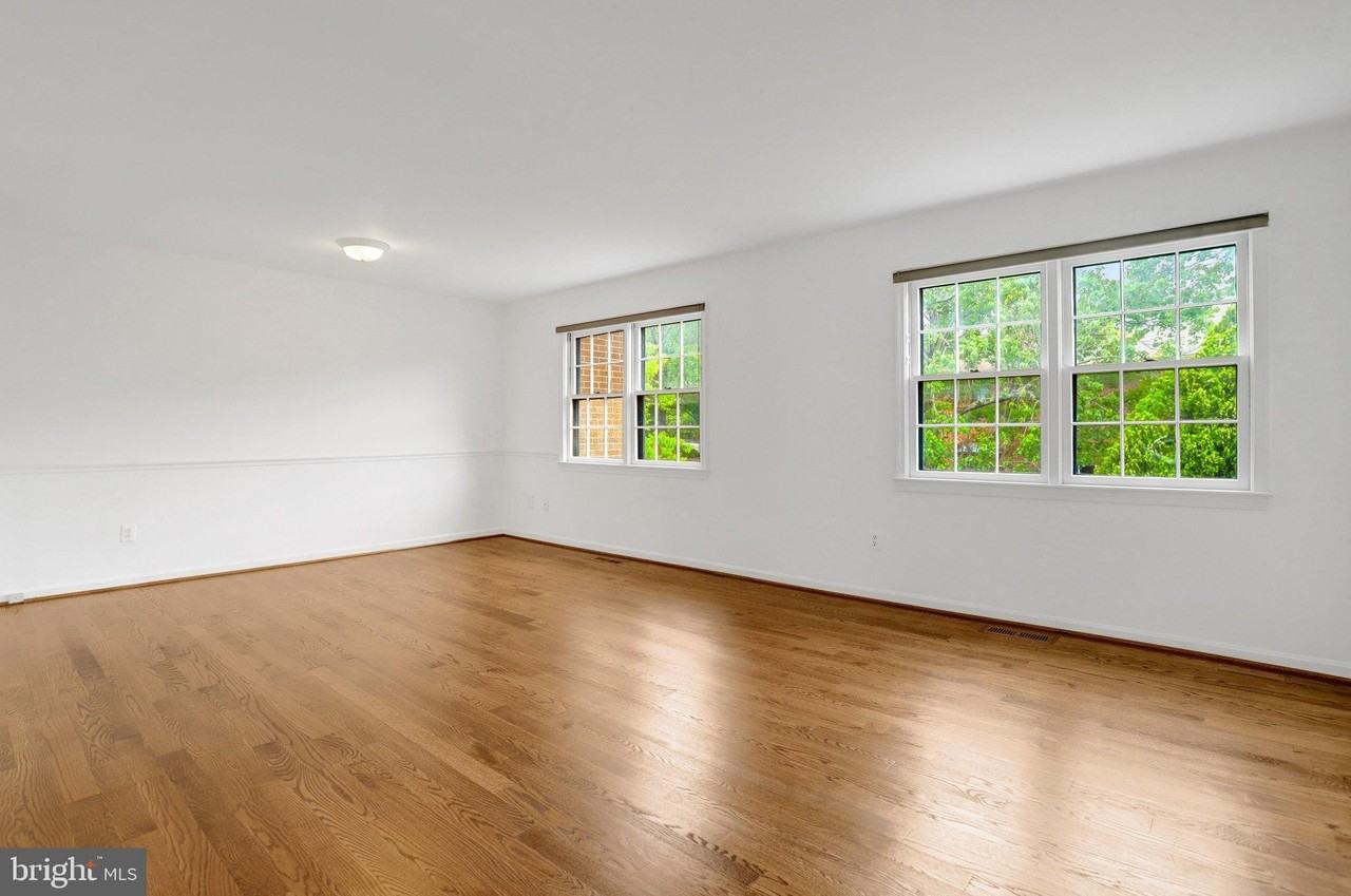 2225 N Tuckahoe St - Photo 4 of 34