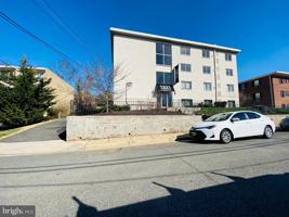 featured image of 1221 N Quinn St #1
