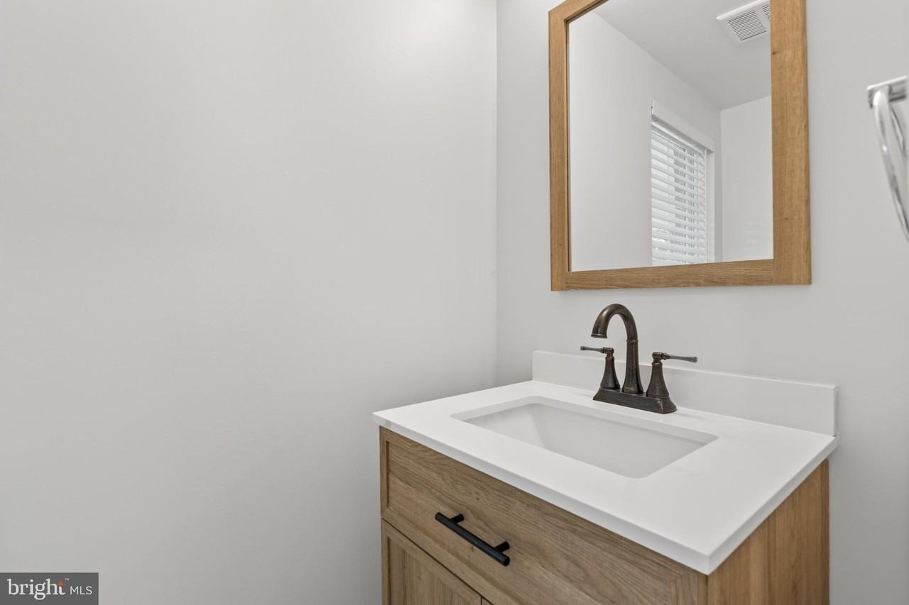 6139 Franconia Station Ln - Photo 3 of 34