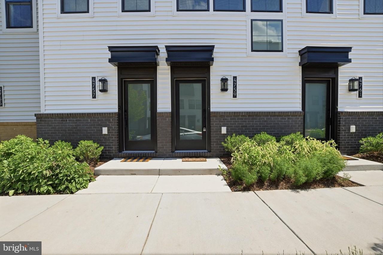 4759 Sully Point Ln #405 - Photo 2 of 29