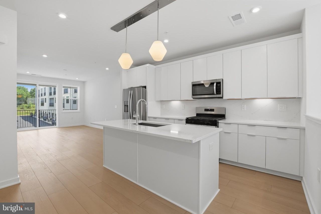 4759 Sully Point Ln #405 - Photo 6 of 29
