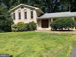 featured image of 8523 Tysons Ct