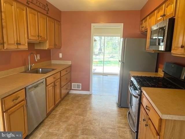 8523 Tysons Ct - Photo 7 of 24