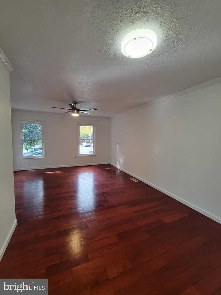 3137 Bayswater Ct - Photo 3 of 29