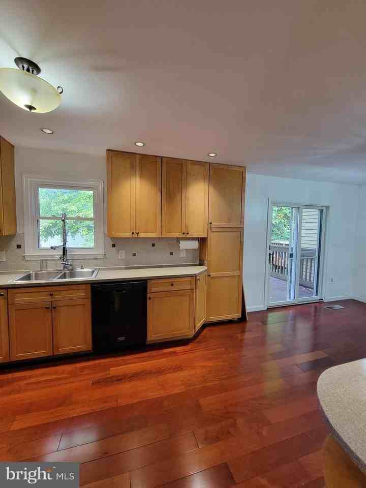 3137 Bayswater Ct - Photo 6 of 29