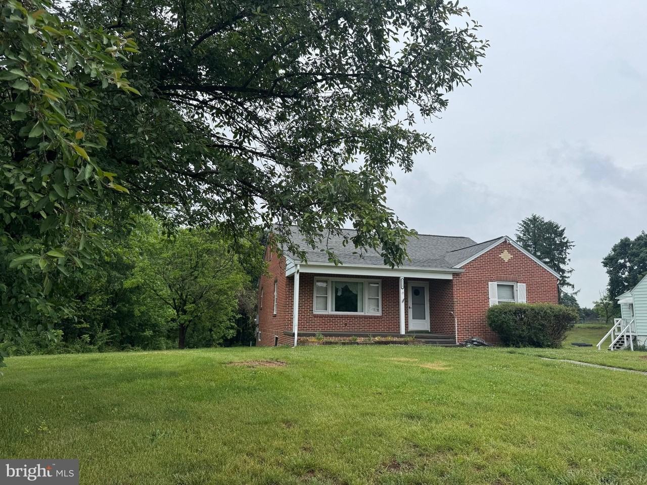 1123 Shepherdstown Rd - Photo 3 of 33