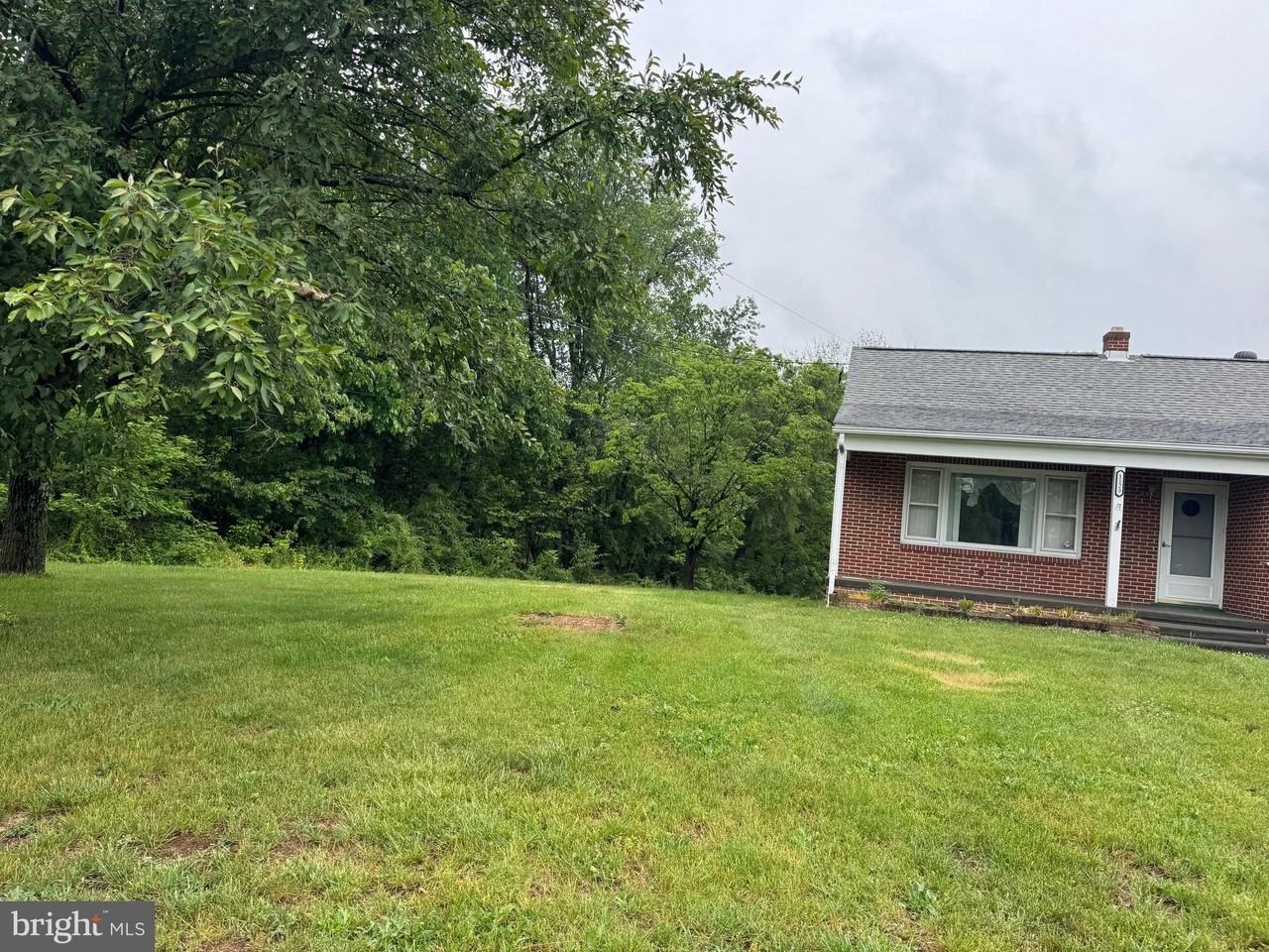 1123 Shepherdstown Rd - Photo 5 of 33