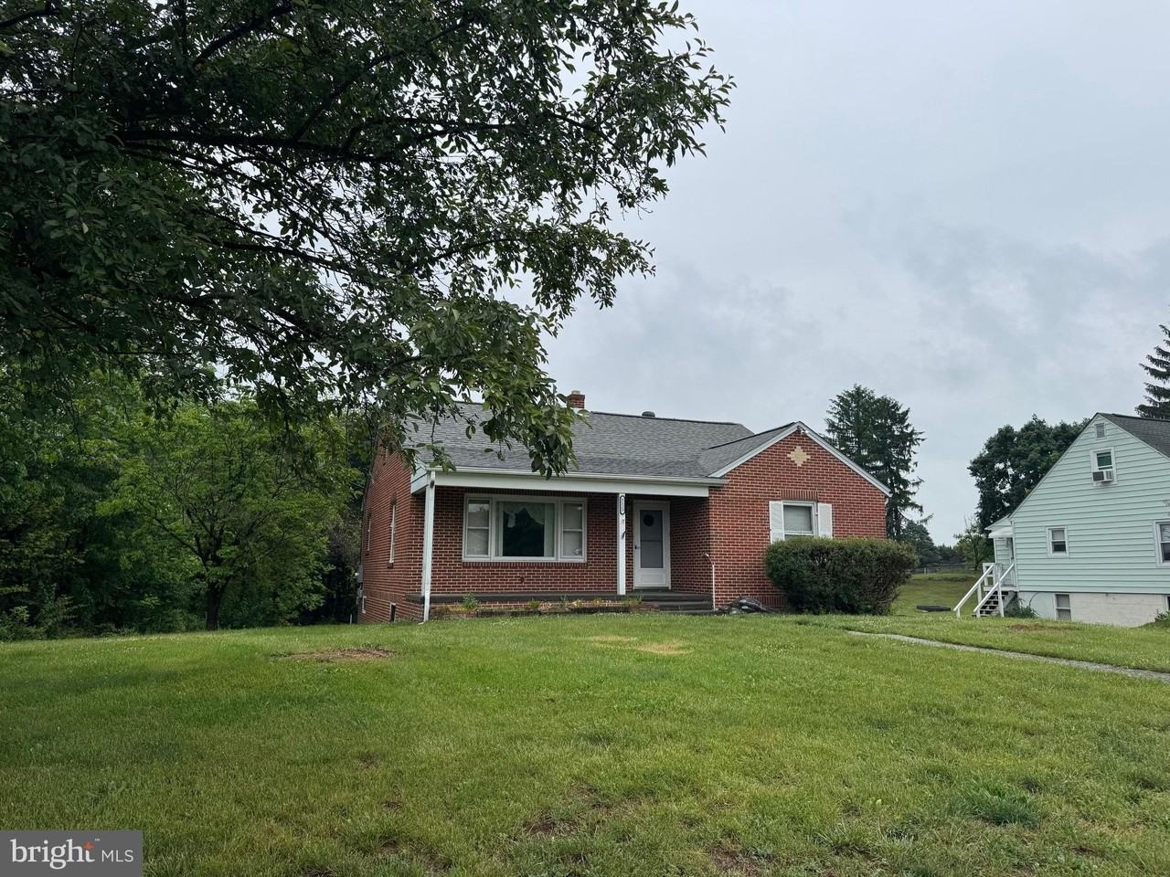 1123 Shepherdstown Rd - Photo 6 of 33