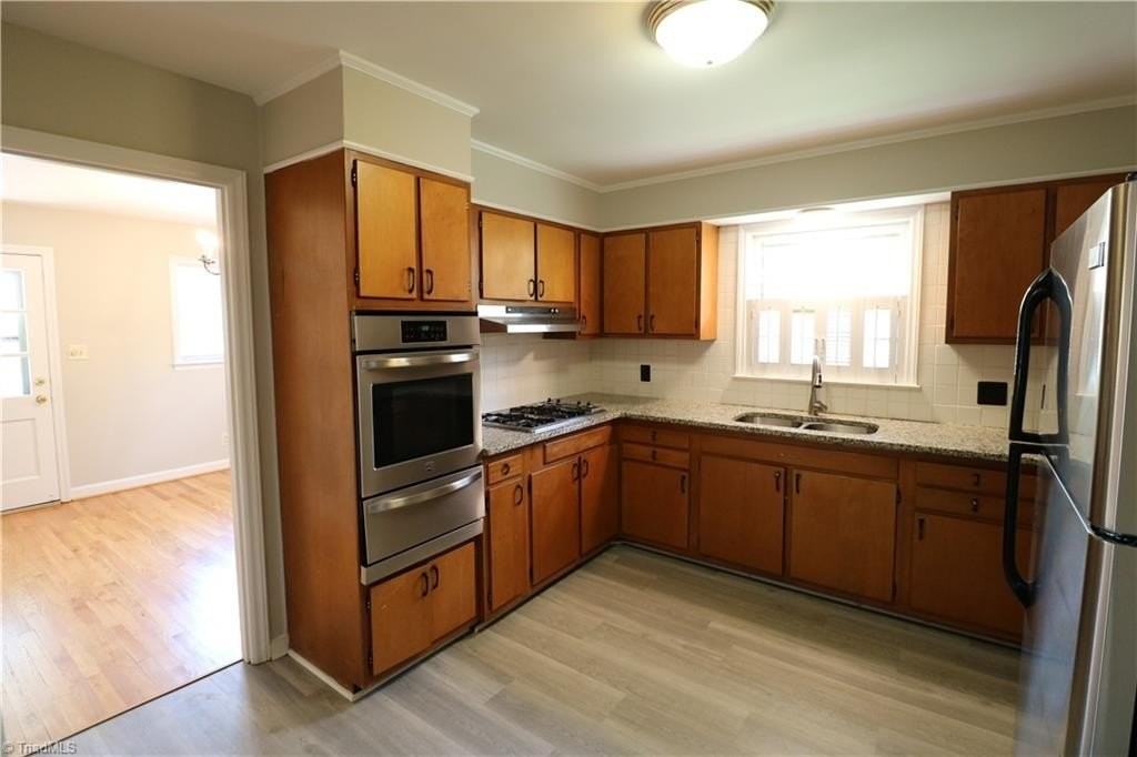 2316 Silas Creek Pkwy - Photo 5 of 14