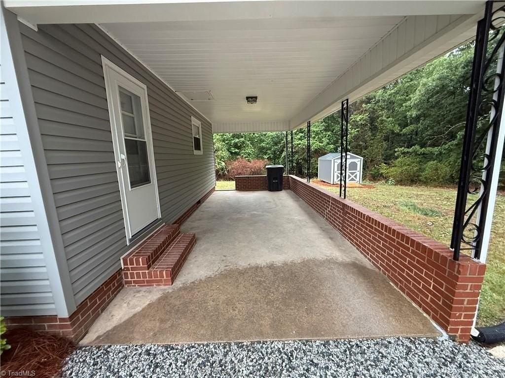 204 Willow Creek Rd - Photo 2 of 16