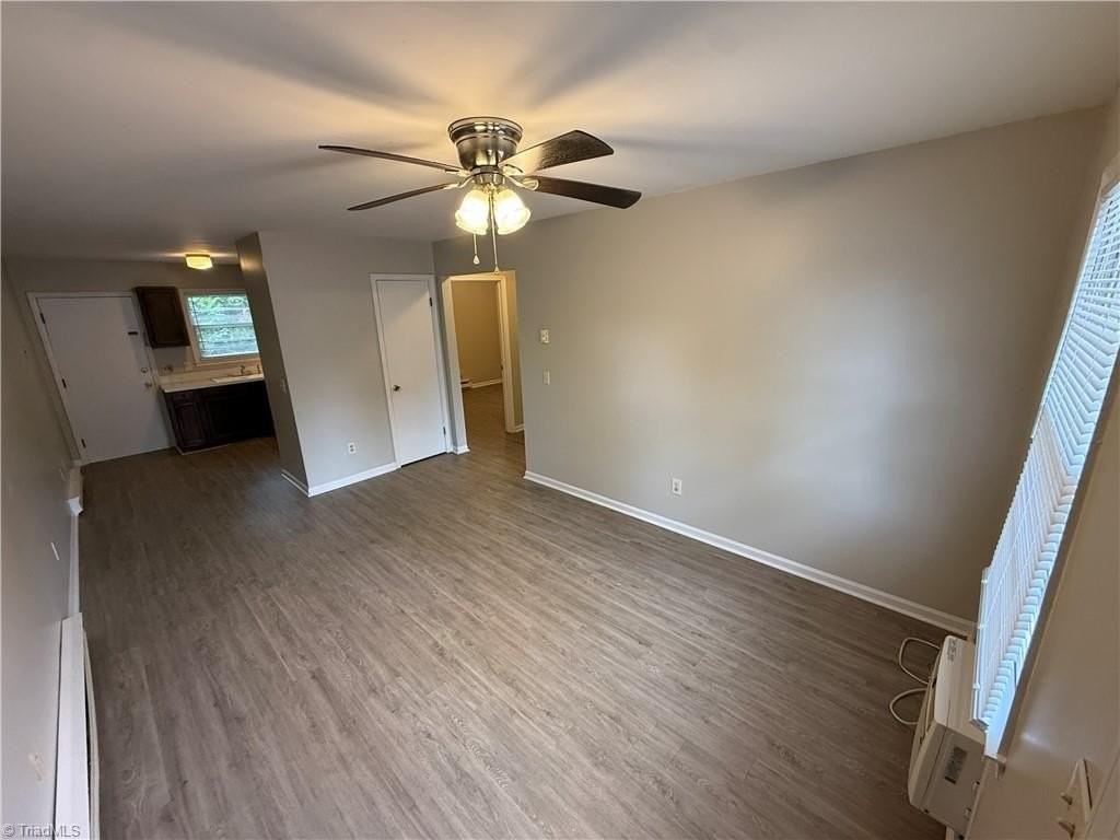 2123 Hollyrood St #B - Photo 2 of 8