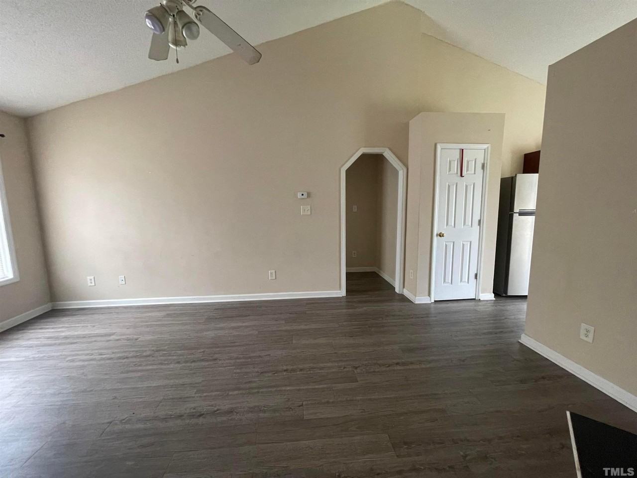 5120 Parkerwood Dr - Photo 4 of 16