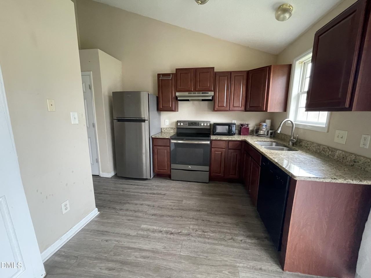 5120 Parkerwood Dr - Photo 6 of 16