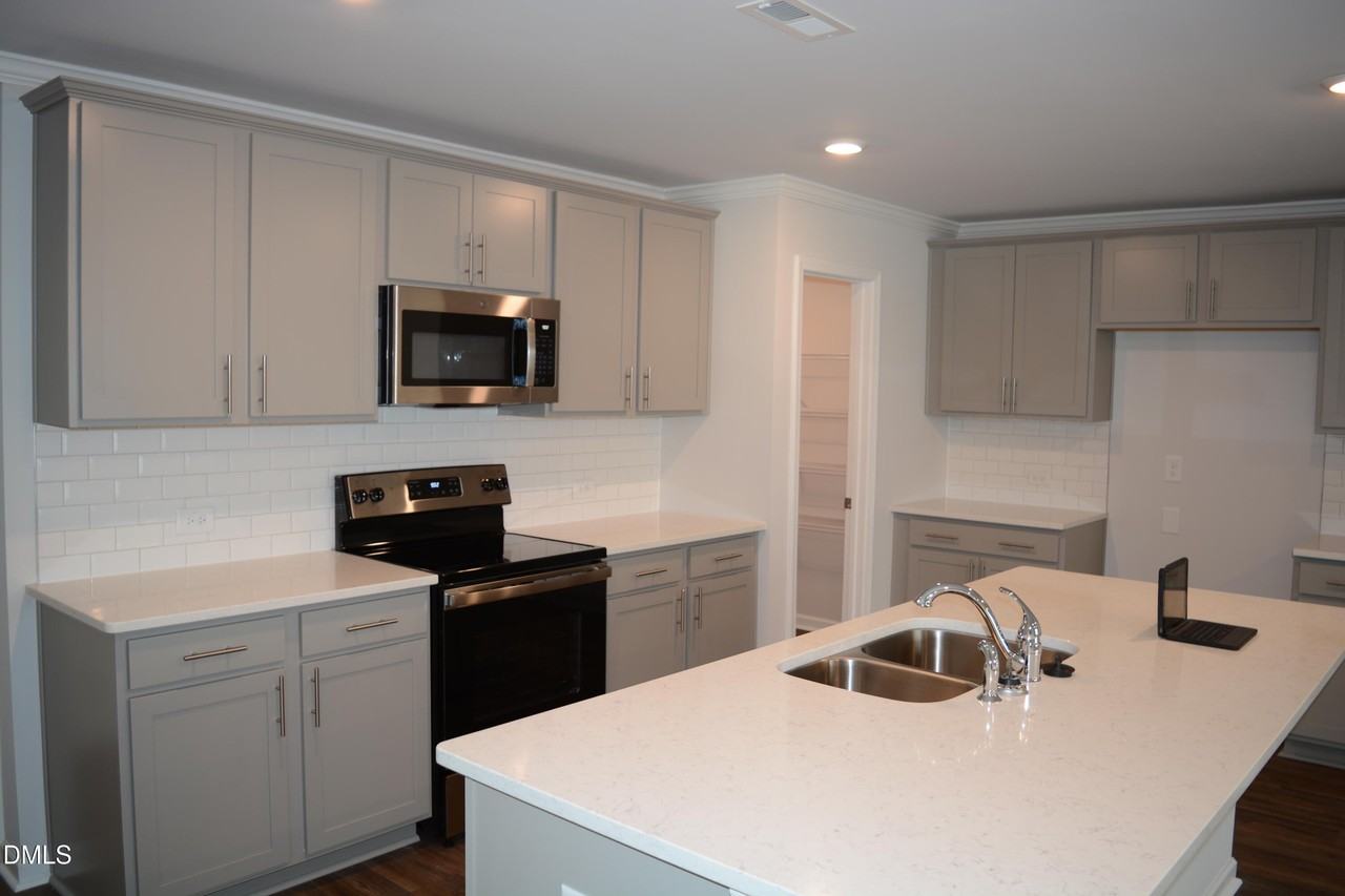 844 Bellewood Gardens Dr - Photo 3 of 17