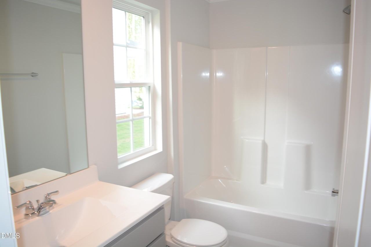 844 Bellewood Gardens Dr - Photo 5 of 17