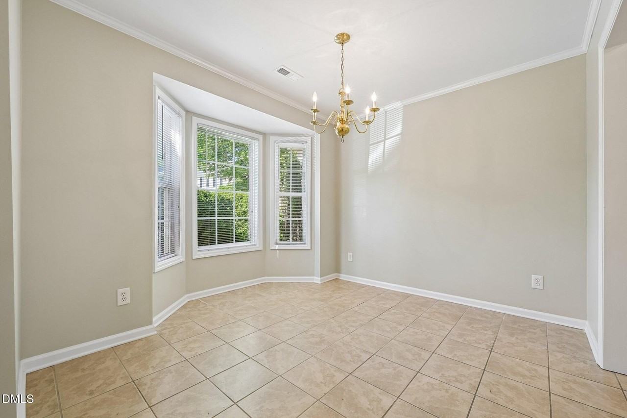 278 S Raleigh St - Photo 3 of 35