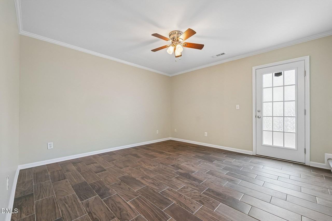 278 S Raleigh St - Photo 4 of 35