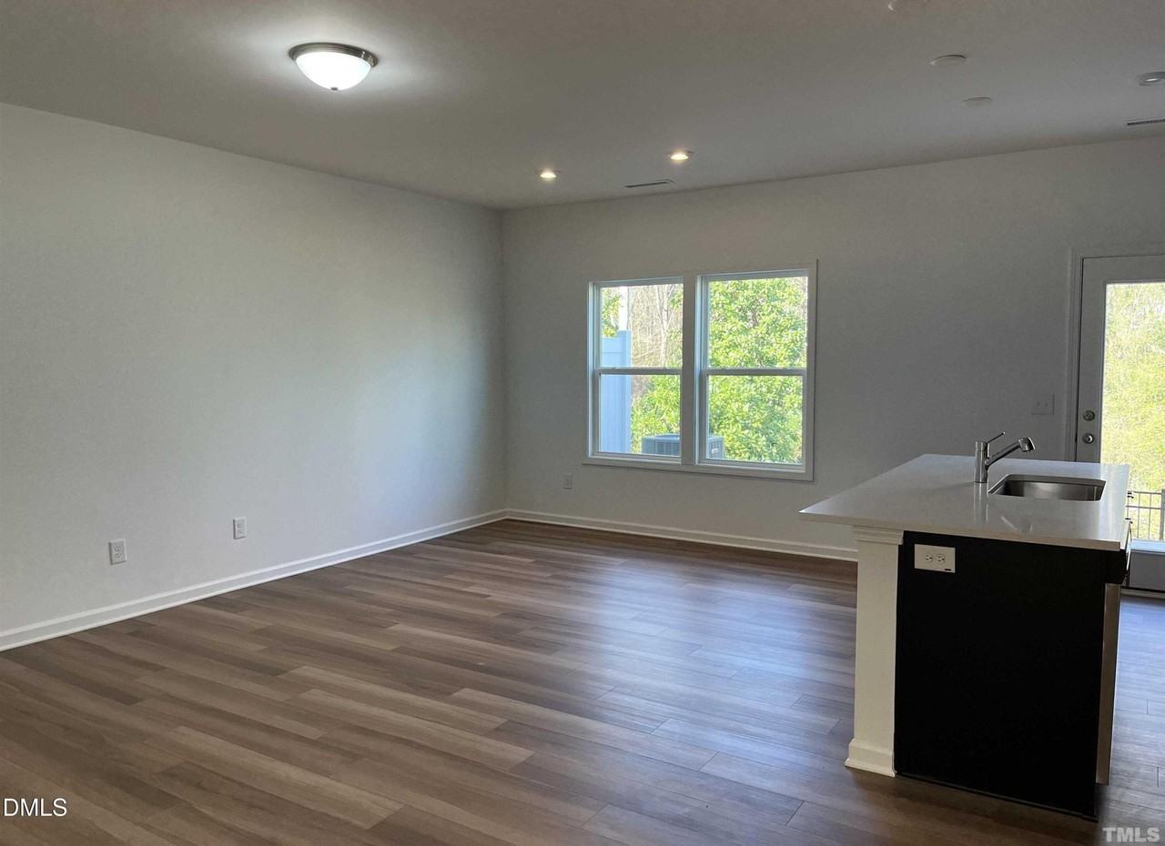 3303 Oak Pass Dr - Photo 3 of 7