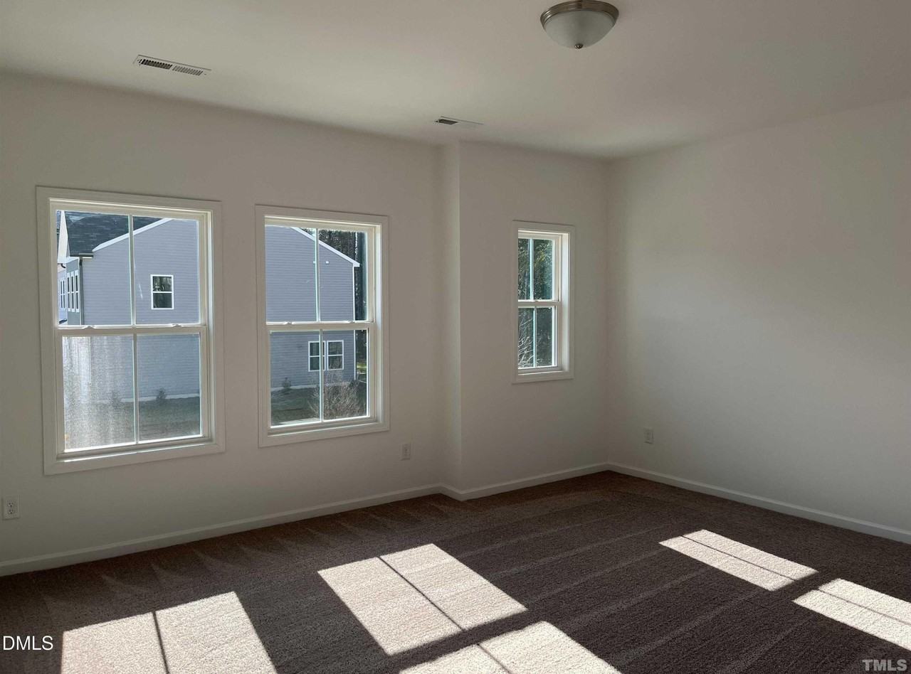 3303 Oak Pass Dr - Photo 4 of 7