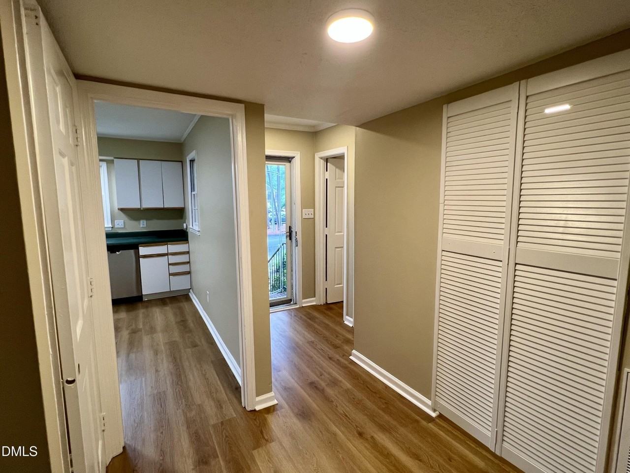 923 Hampshire Ct - Photo 2 of 26