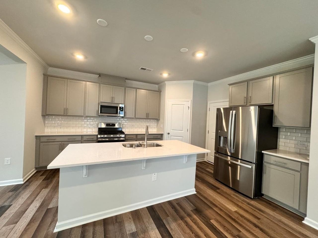 5712 Woodlawn Dr - Photo 3 of 40