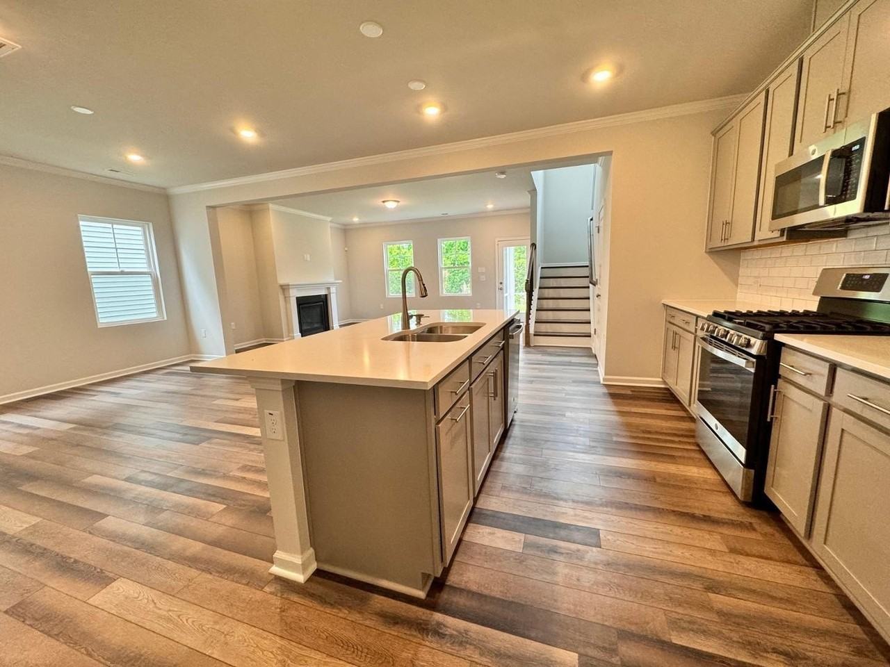 5712 Woodlawn Dr - Photo 4 of 40