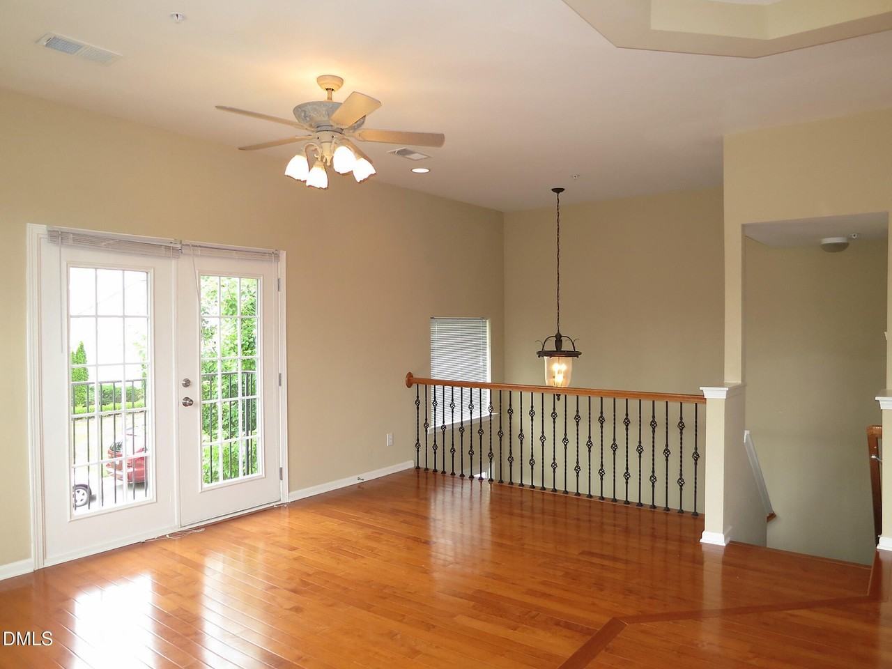 300 Christine Ct - Photo 4 of 22
