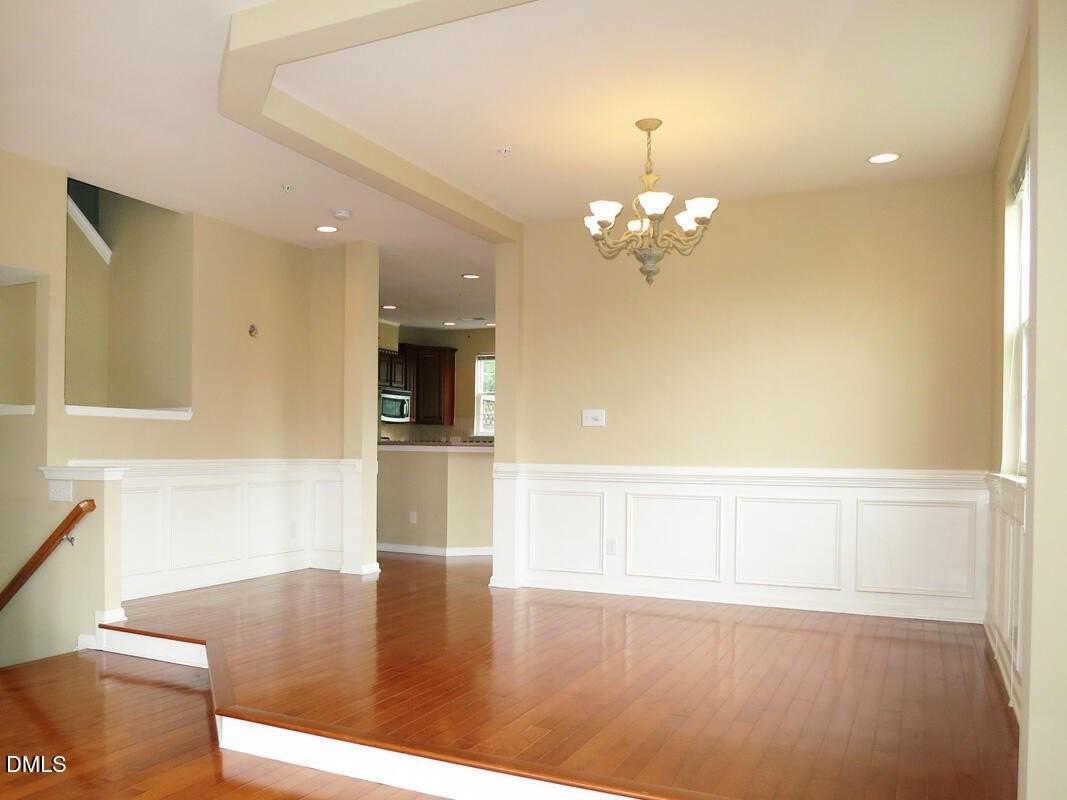 300 Christine Ct - Photo 5 of 22