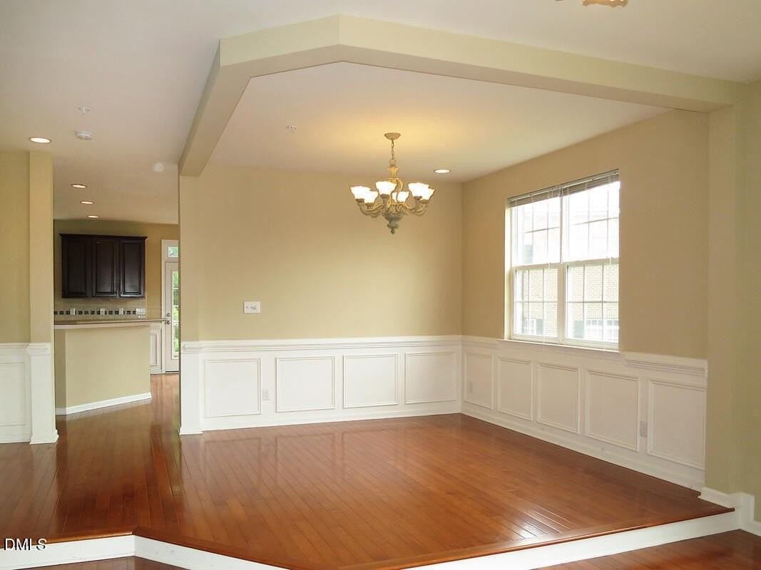 300 Christine Ct - Photo 6 of 22