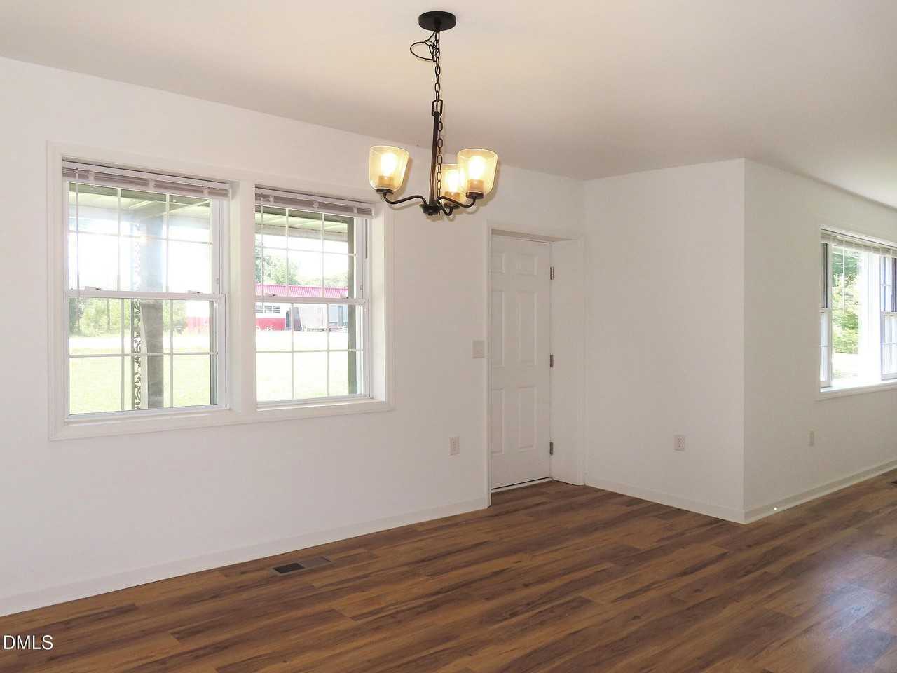 527 Cornelius St - Photo 6 of 26