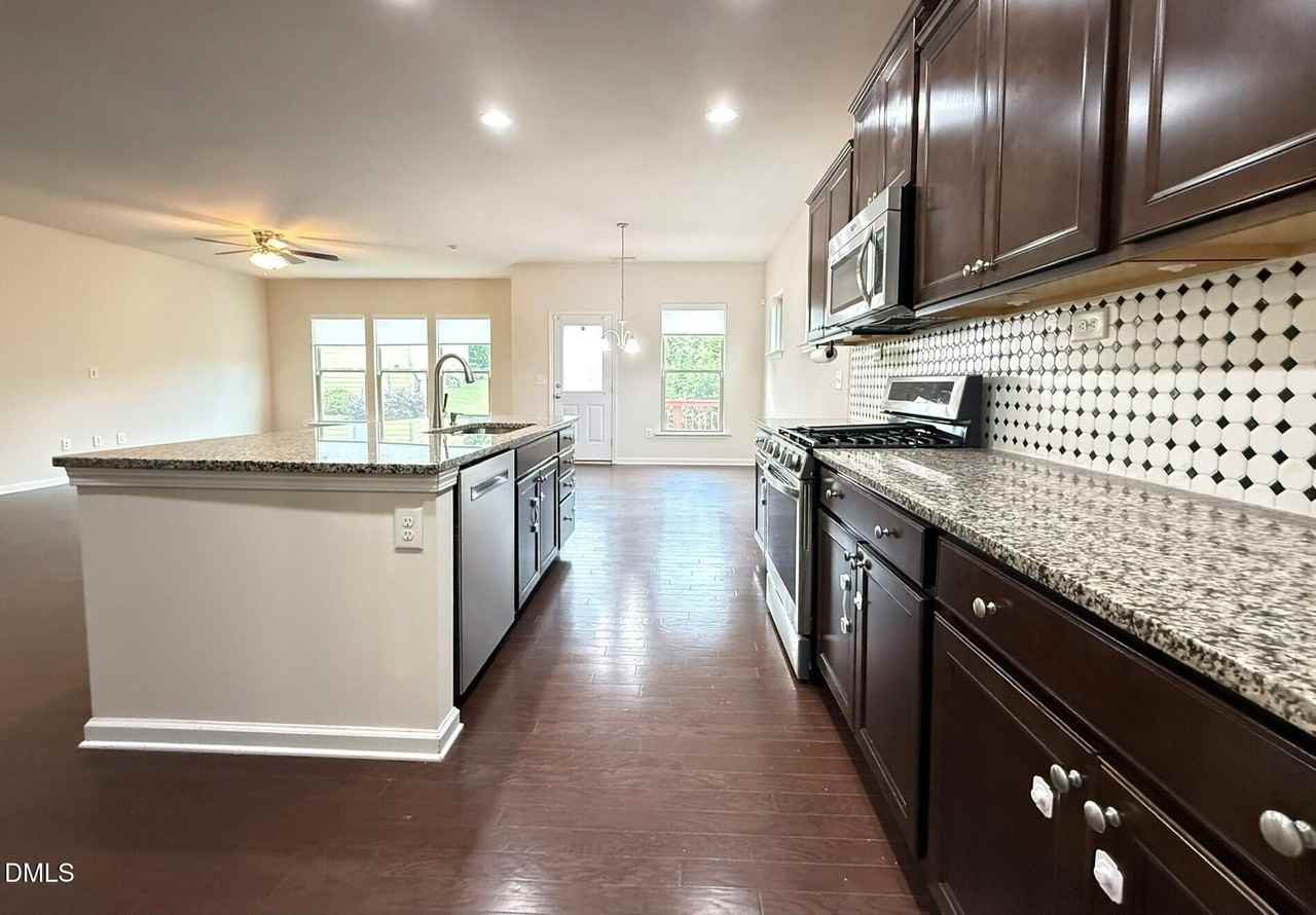 1017 Magnolia Blossom Ln - Photo 6 of 42