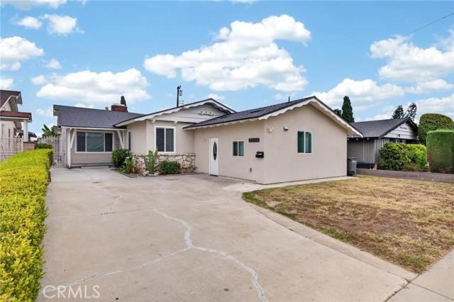 13808 S Catalina Ave - Photo 2 of 8
